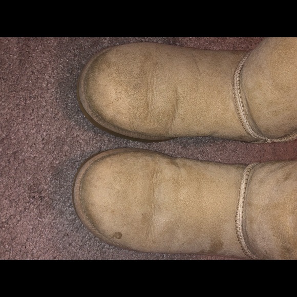 UGG Bailey Button - Picture 2 of 6